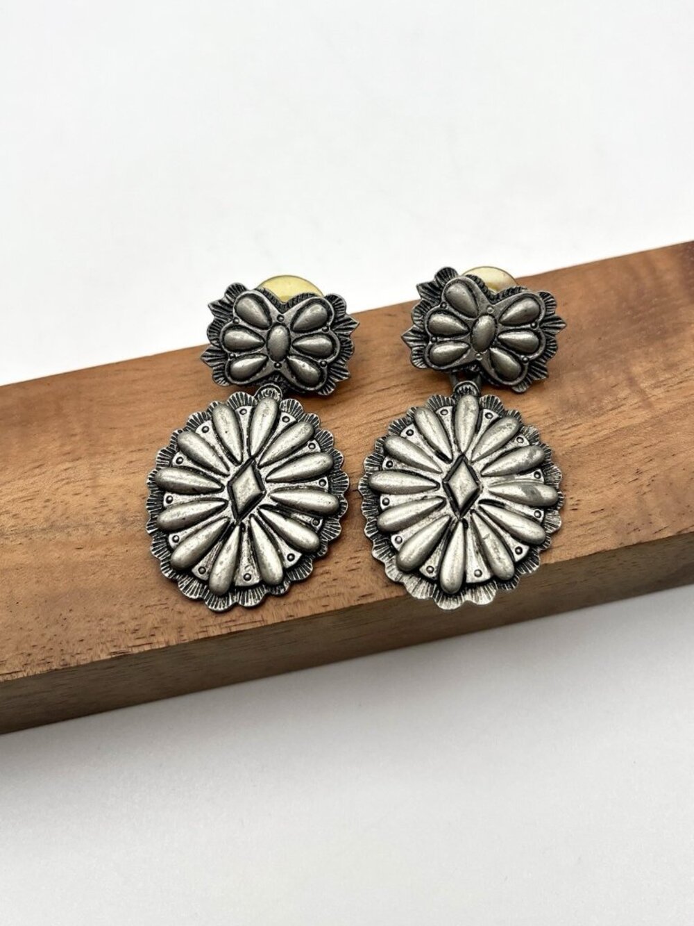 Vintage Southwestern Concho Style Silver Tone Dangle Earrings Don-Lin Western